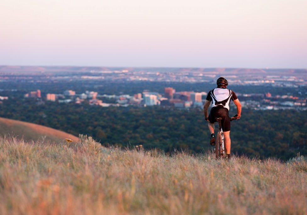 Man on mountain bike riding in the foothills
[url=http://www.istockphoto.com/search/lightbox/12793767] 
[img]http://www.mieahmt.com/istock/banner/bike.jpg[/img][/url]